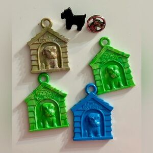 Old Vintage plastic dog charms pendants buttons Scottie dog
